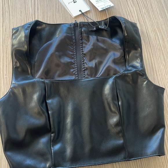 7 for all mankind XS faux leather back zip crop top NWT - Picture 3 of 6
